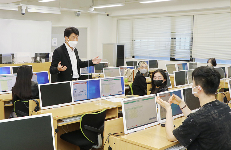 英語の習得・学習ゼミ（下山 幸成 教授）