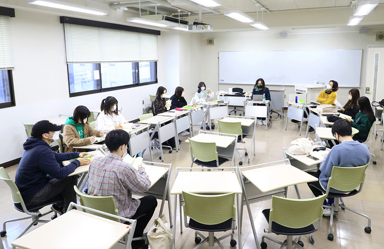言語学研究ゼミ（依田 悠介 教授）