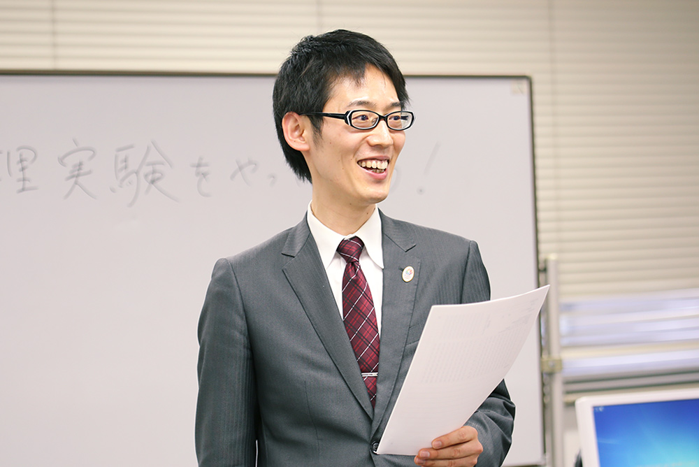 教養教育センター長　中村　哲之