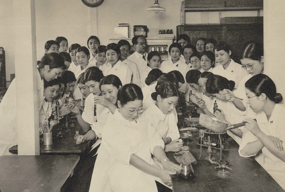 創立百周年を迎える東洋学園　―旧制女子歯科医専の人々を巡って―