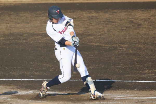 東洋学園大学_2018秋季リーグ第9戦_3回裏、古牧選手の同点打