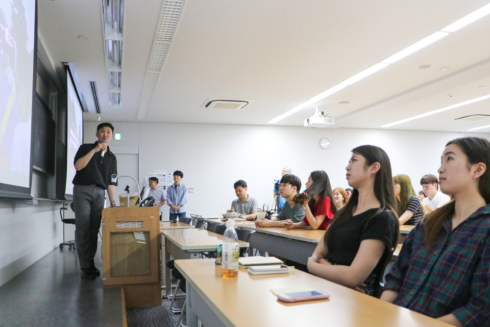 東洋学園大学_グローバル・コミュニケーション学部との交流イベントの様子