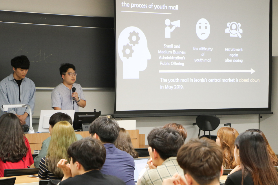 東洋学園大学_グローバル・コミュニケーション学部との交流イベントの様子