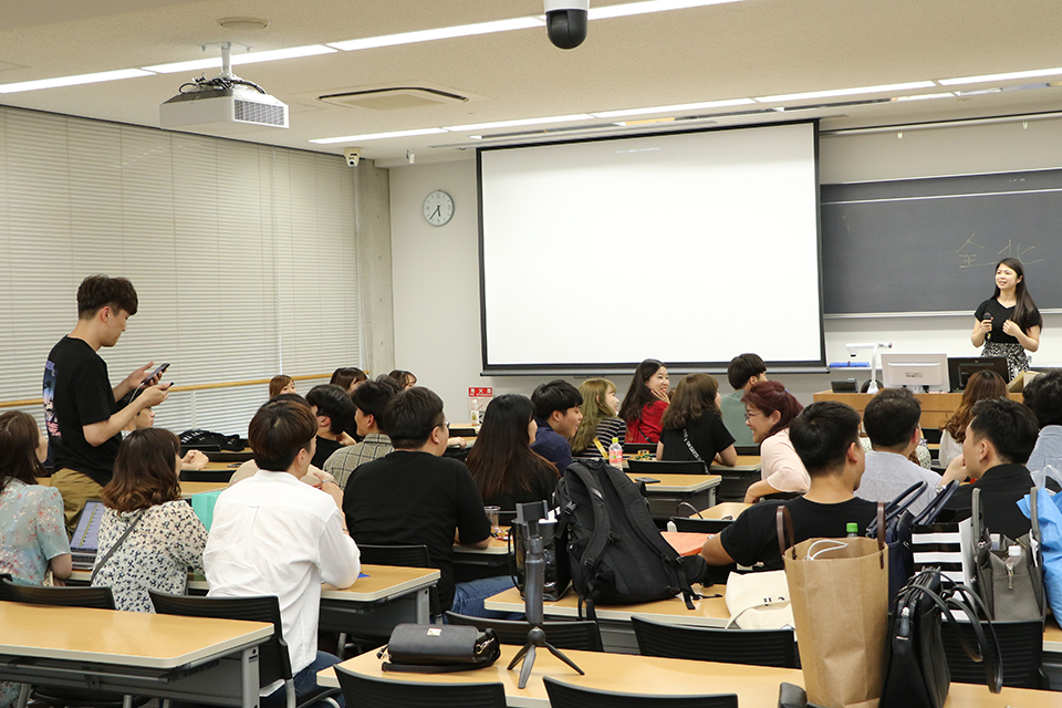 東洋学園大学_グローバル・コミュニケーション学部との交流イベントの様子