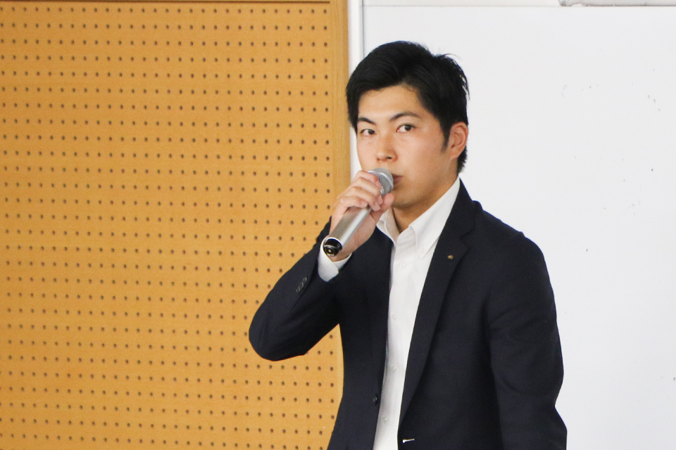 東洋学園大学_人間科学部科目「人間科学基礎演習A」の特別講義「ようこそ。卒業生」を実施