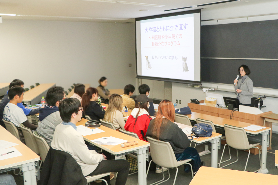 東洋学園大学_ジャーナリストの大塚敦子氏が来学