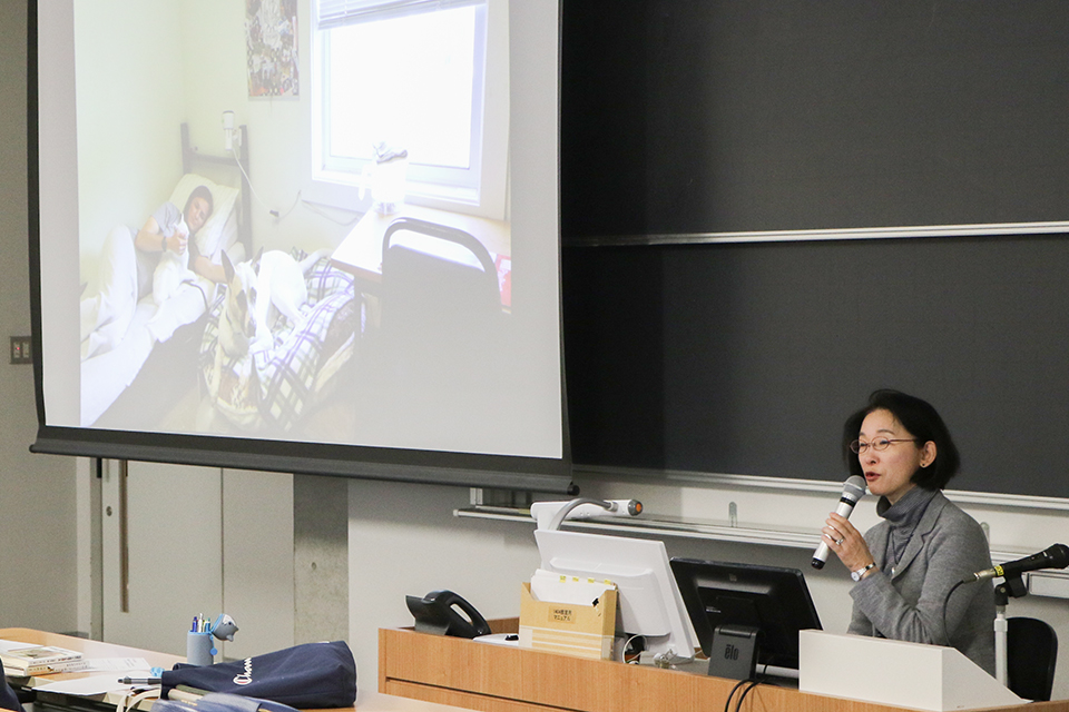 東洋学園大学_ジャーナリストの大塚敦子氏が来学