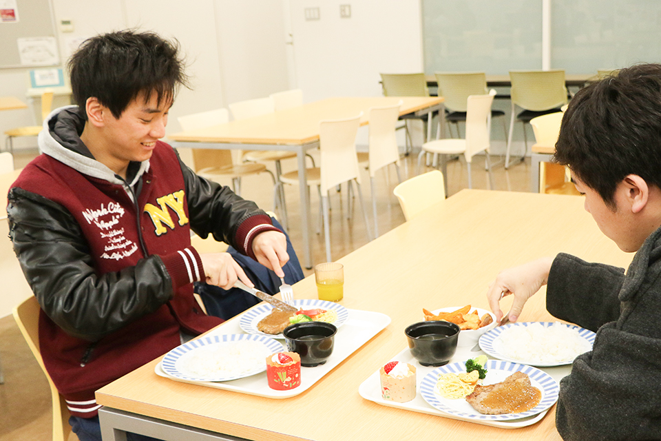 東洋学園大学_東学食堂で定期試験応援メニュー「500円ステーキランチ」