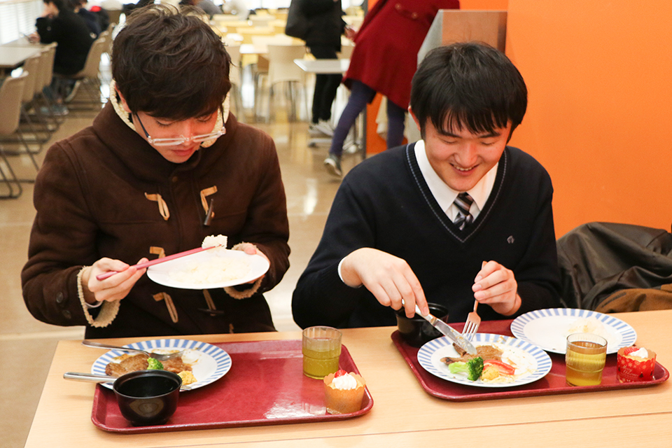 東洋学園大学_東学食堂で定期試験応援メニュー「500円ステーキランチ」
