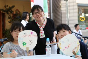 東洋学園大学_納涼祭ボランティア_うちわアート