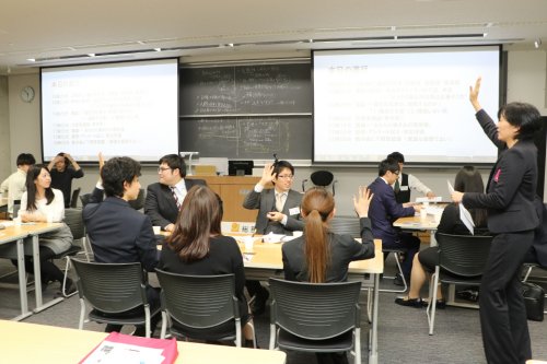 東洋学園大学_働き方改革ディスカッションの様子