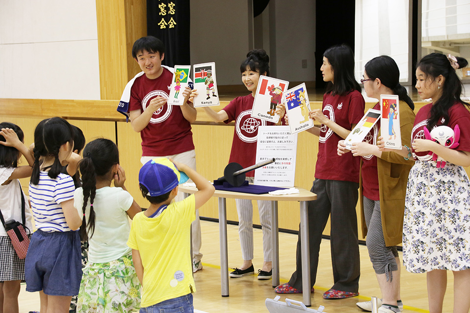 東洋学園大学_坂本ゼミが地元の民間学童保育の子どもたちを招き「英語でボッチャ体験」を実施