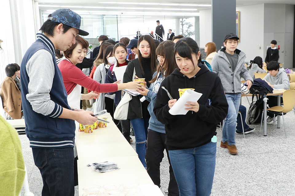東洋学園大学_日清食品×東洋学園大学「学生の食生活応援プロジェクト2018」