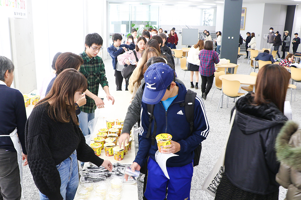 東洋学園大学_日清食品×東洋学園大学「学生の食生活応援プロジェクト2018」