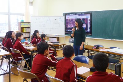 東洋学園大学_スピーチをする米須さん