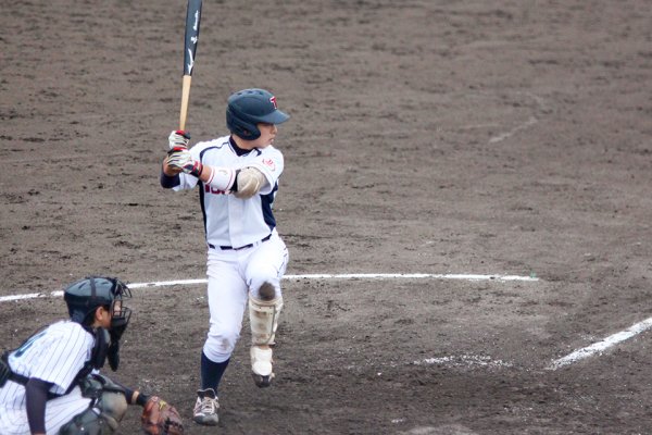 東洋学園大学_同点ホームランの岩浅選手（写真は第8戦・岩槻川通球場）
