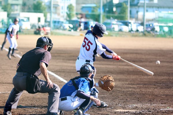東洋学園大学_2017秋季リーグ最終戦_タイムリー三塁打の中村選手