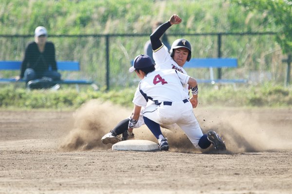 東洋学園大学_4番高野選手の好タッチ