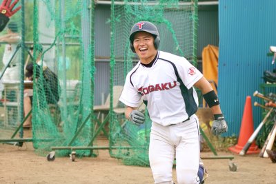 東洋学園大学_2018リーグ戦_公式戦初アーチの小澤選手02