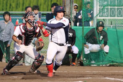 東洋学園大学_2018秋季リーグ最終戦_山崎選手のヒット