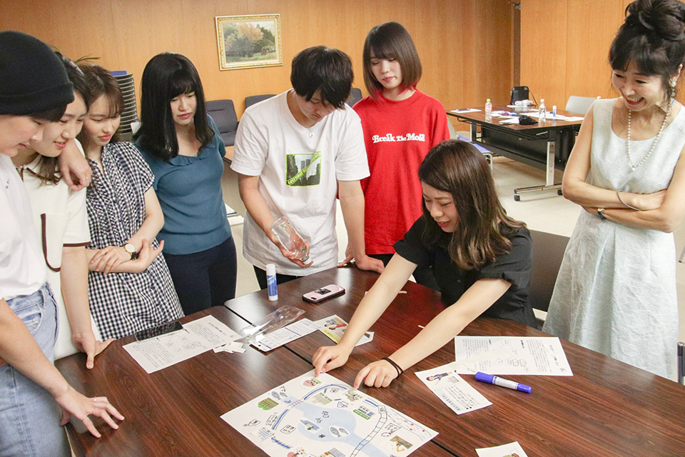 東洋学園大学_国際キャリアプログラム（ICP）の1、2年生がJICA地球ひろばを訪問、館内展示見学とワークショップに参加