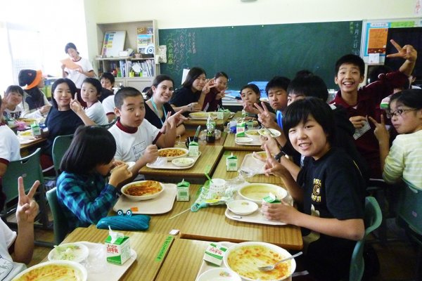 東洋学園大学_福島県の小学生と給食
