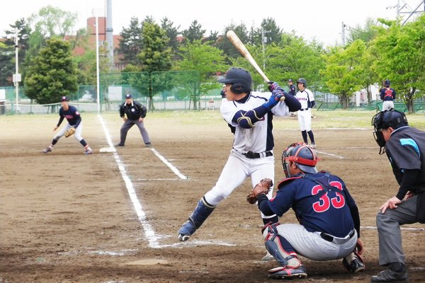東洋学園大学_2018春季リーグ第2戦_5回逆転打の松野選手