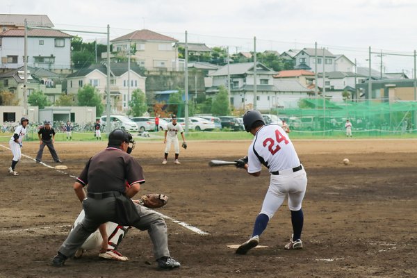 東洋学園大学_2018秋季リーグ第4戦_3回タイムリー三塁打の三戸選手