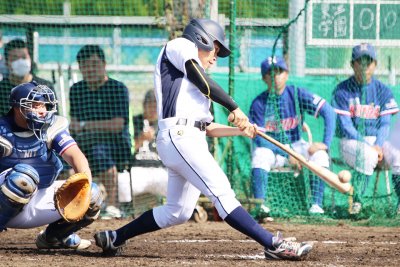 東洋学園大学_2018秋季リーグ6戦_松野選手の二塁打で得点チャンスをつくる