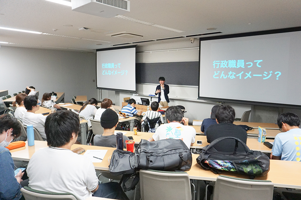 東洋学園大学_人間科学部科目のゲスト講師として多摩市役所職員木村氏が来学