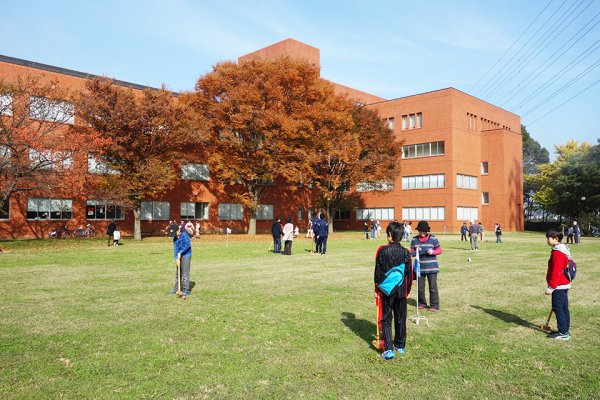 東洋学園大学_文化祭_グラウンドゴルフ