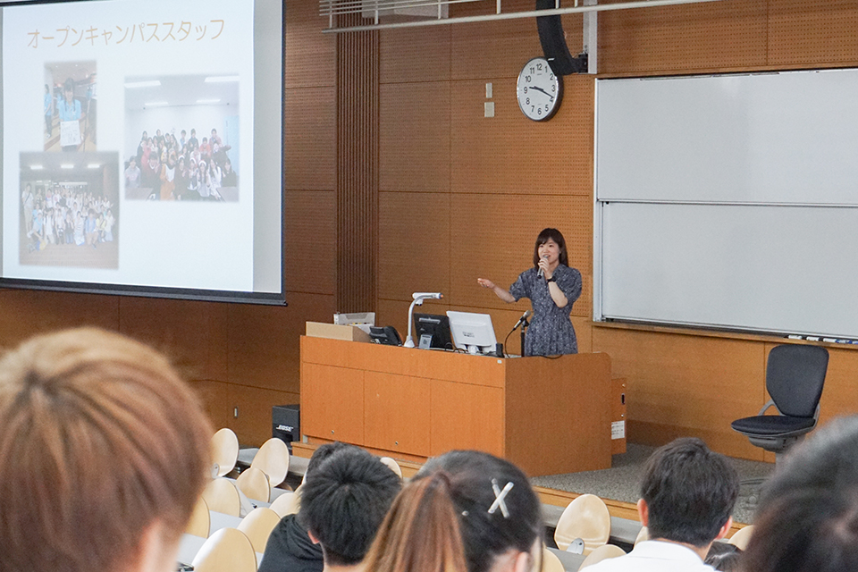 東洋学園大学_人間科学部科目「人間科学基礎演習A」の特別講義「ようこそ。卒業生」を実施