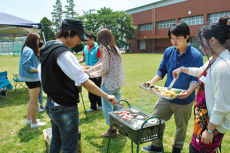 東洋学園大学_留学生交流会2014_流山キャンパスでBBQ