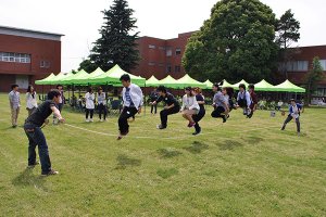 東洋学園大学_2015年度留学生・日本人学生交流会_大縄跳び