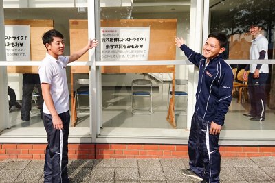 東洋学園大学_硬式野球部による「肩もみコーナー」