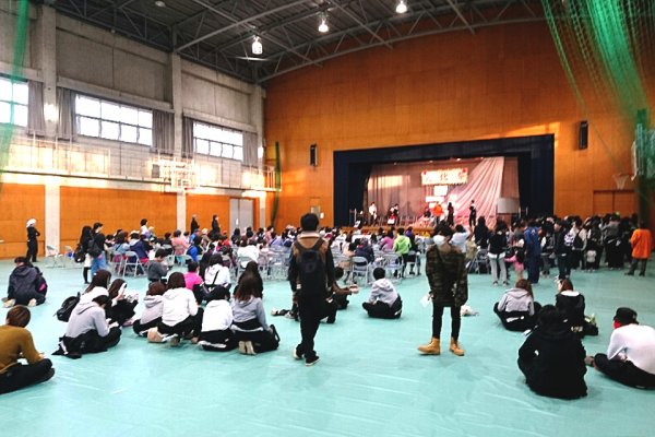 東洋学園大学_文化祭_体育館の様子