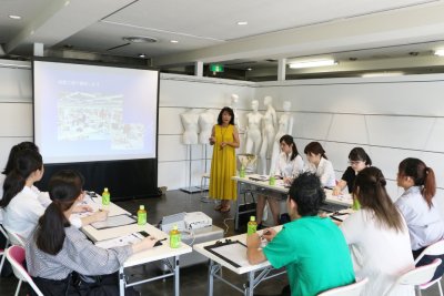 東洋学園大学_企業見学会_銀座マギー業界説明