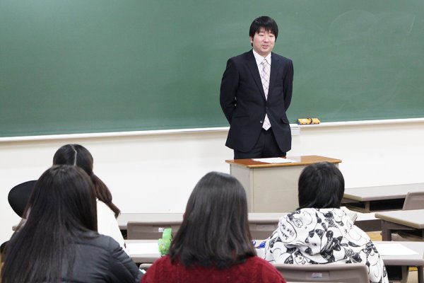東洋学園大学_卒業生村上さん