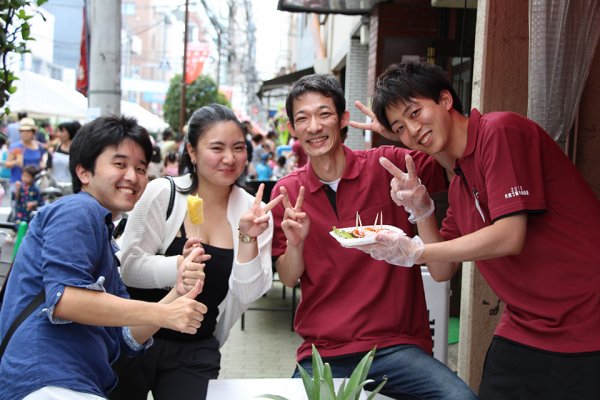 東洋学園大学_大横丁通りイベント（学生たちの様子）