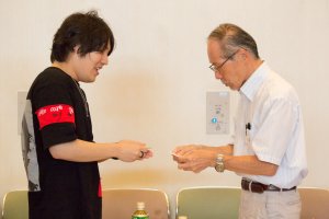 東洋学園大学_葛飾区東金町中央自治会との交流_名刺交換
