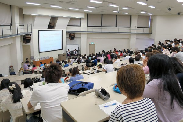 東洋学園大学_人間科学基礎演習A_卒業生来学
