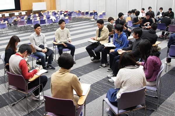 東洋学園大学_3年生対象2016冬季就職ガイダンス_内定者との懇談会