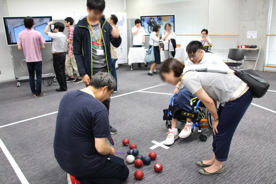 東洋学園大学_オープンキャンパスで新国立競技場建設定点観測のVR体験やボッチャ体験、1964年東京大会の資料展示を実施