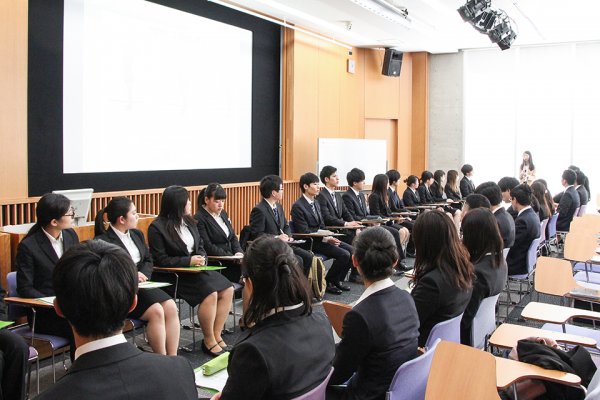 東洋学園大学_就職関連講座の模様