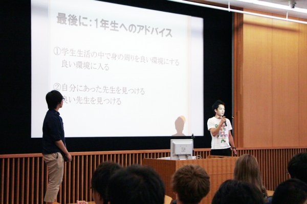 東洋学園大学_現代経営学部教養基礎演習_プレゼン風景