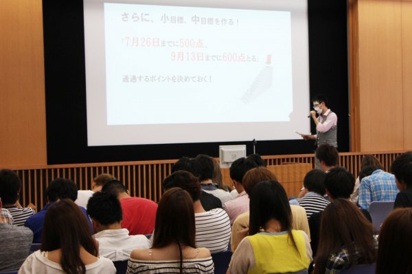 東洋学園大学_現代経営学部教養基礎演習_プレゼン風景
