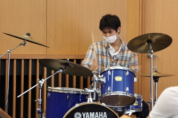 東洋学園大学_現代経営学部教養基礎演習_演奏風景