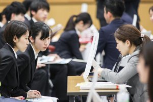 東洋学園大学_学内企業セミナー_真剣な学生