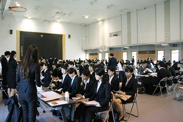 東洋学園大学　学内企業セミナーの模様