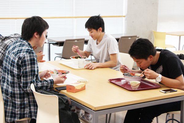 東洋学園大学_91円ラーメンイベントの模様